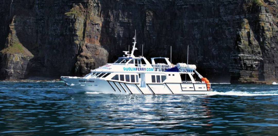 Bootsfahrt vor den Cliffs of Moher